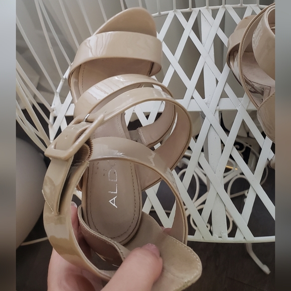 ALDO beige patent sandals - Picture 4 of 8